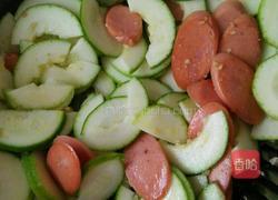 西葫芦炒火腿肠的做法图解5