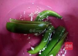 尖椒炒牛肉的做法图解1