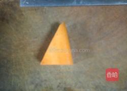 胡萝卜雕蝴蝶的做法图解1