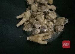 辣椒炒鸡腿肉的做法图解2