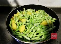 家常土豆炖豆角的做法图解7