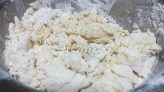 用筷子先搅一下和成团