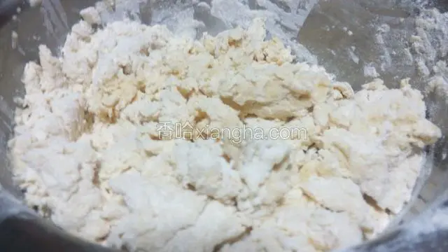 用筷子先搅一下和成团