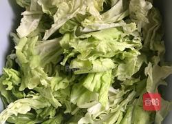 腊肉卷心菜的做法图解1