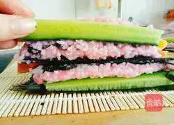 This sushi is a bit square and this yam is a bit blue.Illustration of how to make it 5