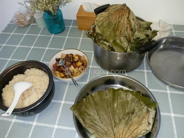 所有材料都煮好后准备包