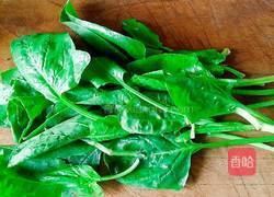 菠菜面团的做法图解1