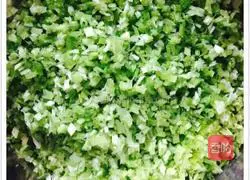 Illustration of making dumplings stuffed with celery and lotus root 2