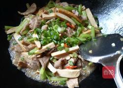 芹菜香干炒肉的做法图解15