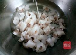 糖醋藕丁的做法图解1