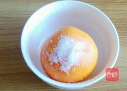 盐蒸橙子的做法图解2
