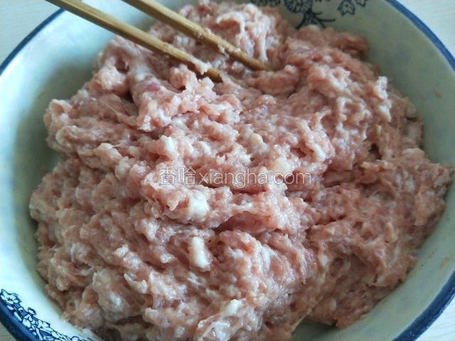 这是拌好的肉馅