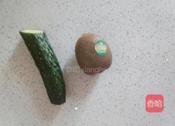 黄瓜猕猴桃汁的做法图解1