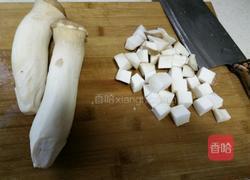 杏鲍菇炒肉的做法图解1