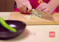 金枪鱼辣白菜汤的做法图解2