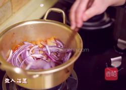 金枪鱼辣白菜汤的做法图解8