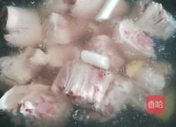 冰糖猪蹄的做法图解1