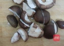 鸡腿肉蘑菇土豆的做法图解3