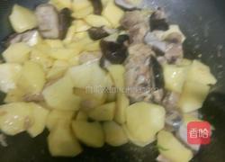 鸡腿肉蘑菇土豆的做法图解8