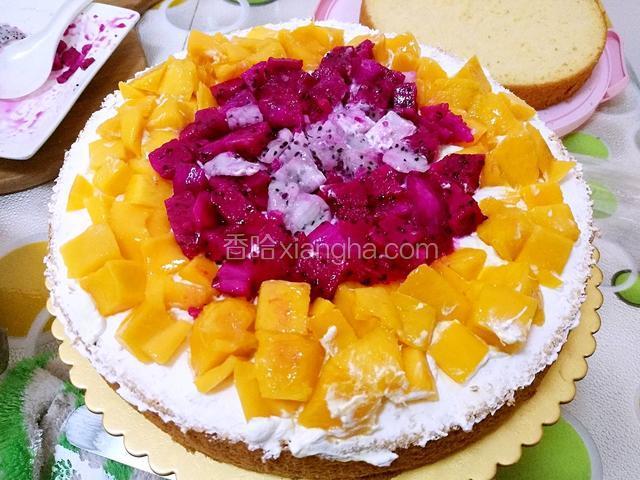 放一层边边角角的小水果丁，随自己放，我放的比较多