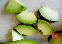 牛油果香蕉奶昔的做法图解3