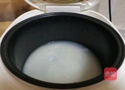 广式香肠煲仔饭的做法图解3