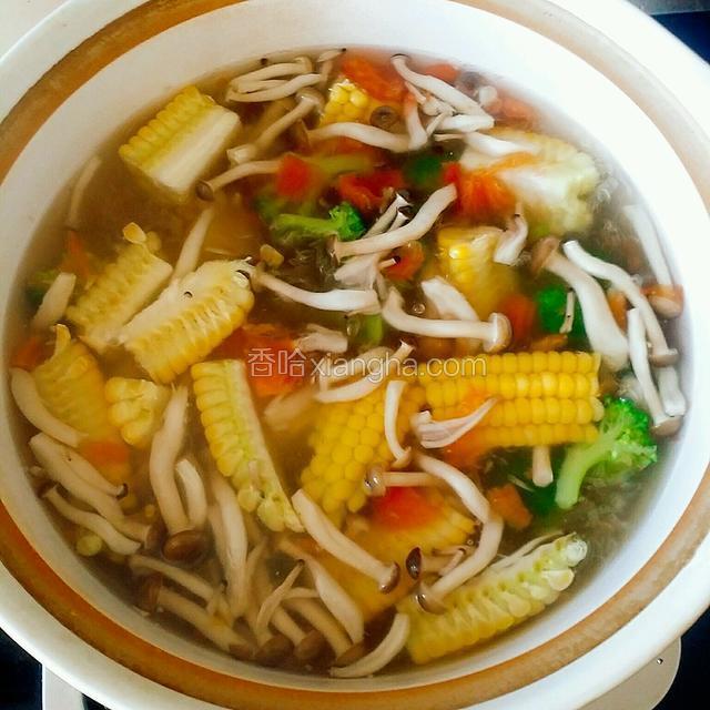 等待煮沸，放入番茄片