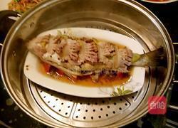鲁菜大师蒋家菜秘制油泼清蒸鲈鱼的做法图解4