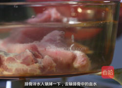 板栗玉米排骨汤的做法图解3