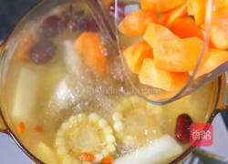 板栗玉米排骨汤的做法图解6