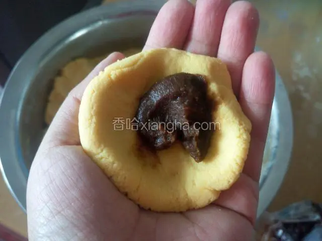 包入豆沙馅 其他馅料也可以 比如紫薯馅五仁馅 