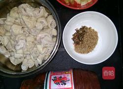 川味肥肠面的做法图解1