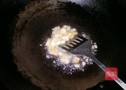 川味肥肠面的做法图解2