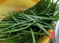 雞蛋韭菜餃子和白菜豆干餃子的做法图解2