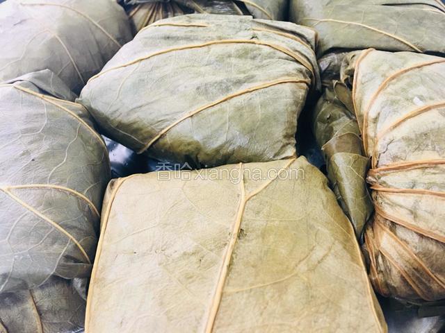 全部包好后，锅中烧开水放入蒸笼中大火蒸30分钟（水要一次性加足）