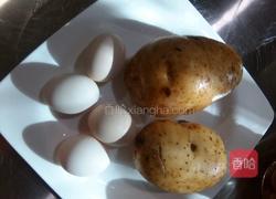 土豆丝炒鸡蛋的做法图解1