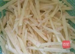 咸蛋黄炒土豆丝的做法图解3