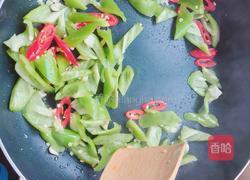 辣椒炒香肠的做法图解6