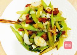 百合西芹炒腊肉的做法图解11