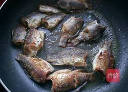 香煎鲫鱼的做法图解6