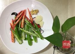 辣炒芹菜肉丝的做法图解1