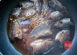 香煎鲫鱼的做法图解8