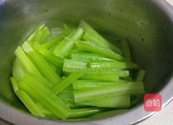 芹菜炒里脊的做法图解7