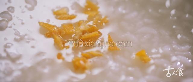 小火慢炖三十分钟成粥即可。