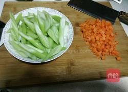 西芹炒胡萝卜的做法图解1