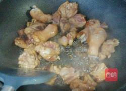 榛蘑炖鸡腿的做法图解5