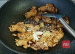 榛蘑炖鸡腿的做法图解6