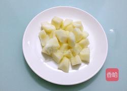 冰糖炖雪梨的做法图解2