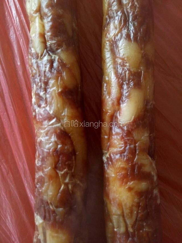 这是自家做的腊肠，有需要的朋友可以快递的哦(⊙o⊙)