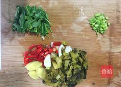 “伤心”酸菜米线的做法图解2